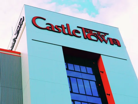 Red Castle Town lettering tops a pale angular facade surrounding a tall blue-glazed recess.